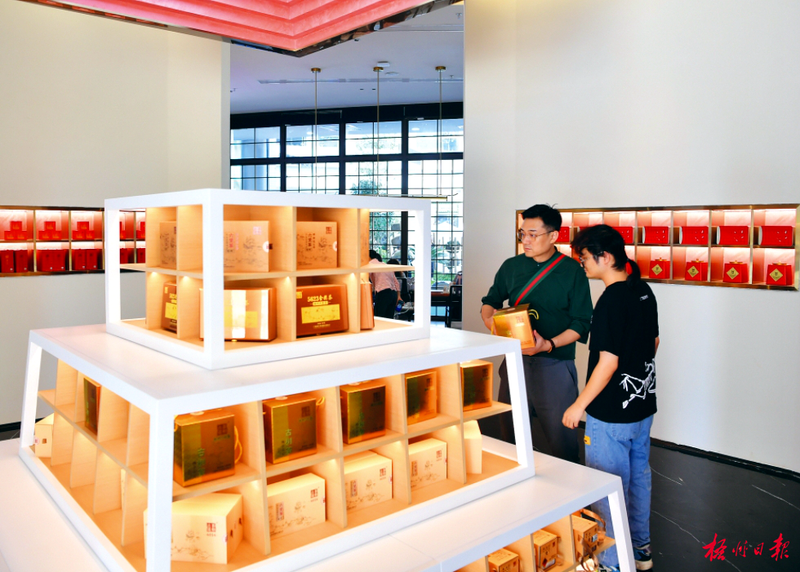 有关于梧州六堡茶首次通过中欧班列走进法国的内容