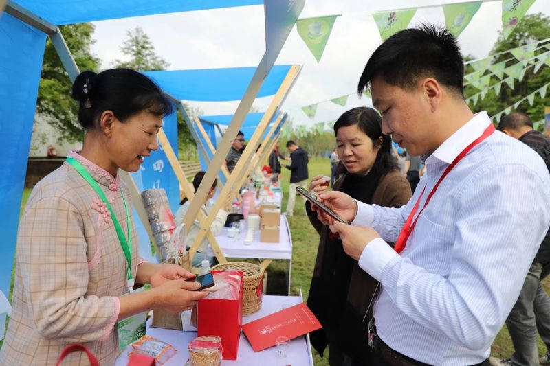 有关于黄山茶叶深加工研究院揭牌！中国绿茶金三角茶产业合作黄山宣言发布！的相关信息(10)