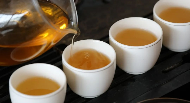 关于施甸：搭起致富架 采收古树茶的内容(6)